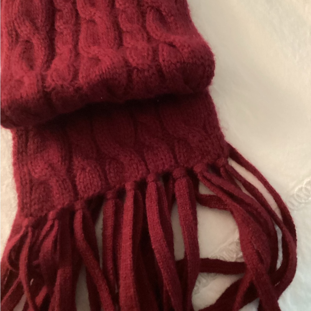Cashmere scarf and hat, maroon/red